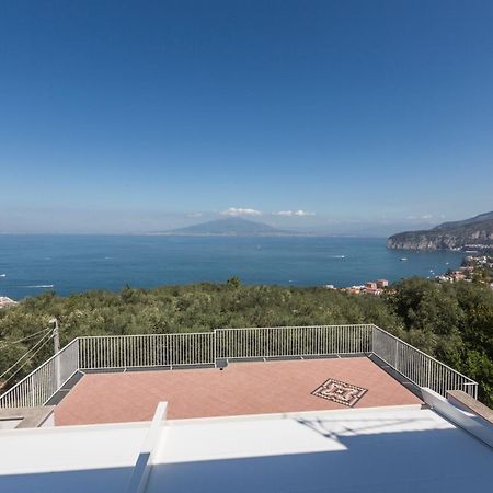 La Terrazza Sul Golfo Villa Sorrento Exteriör bild